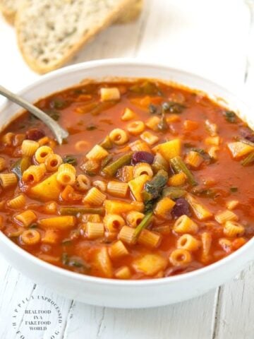 MINESTRONE SOUP - so full of vegetables and minerals. A bowl of this soup not only keeps you warm but healthy too #minestrone #soup #vegetable #glutenfree #whole30 #happilyunprocessed