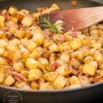 GOLDEN CUBED HASH BROWNS WITH ONIONS PEPPERS AND BACON - perfect start to any breakfast #hashbrowns #breakfast #cleaneating #happilyunprocessed