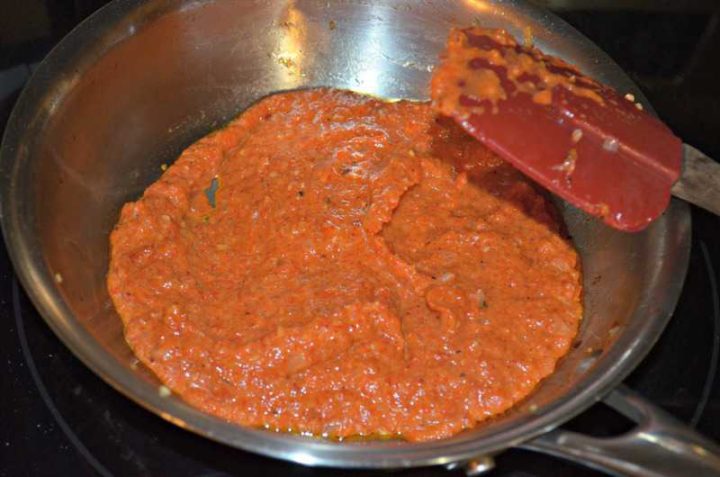 ROASTED RED PEPPER SAUCE IN PAN