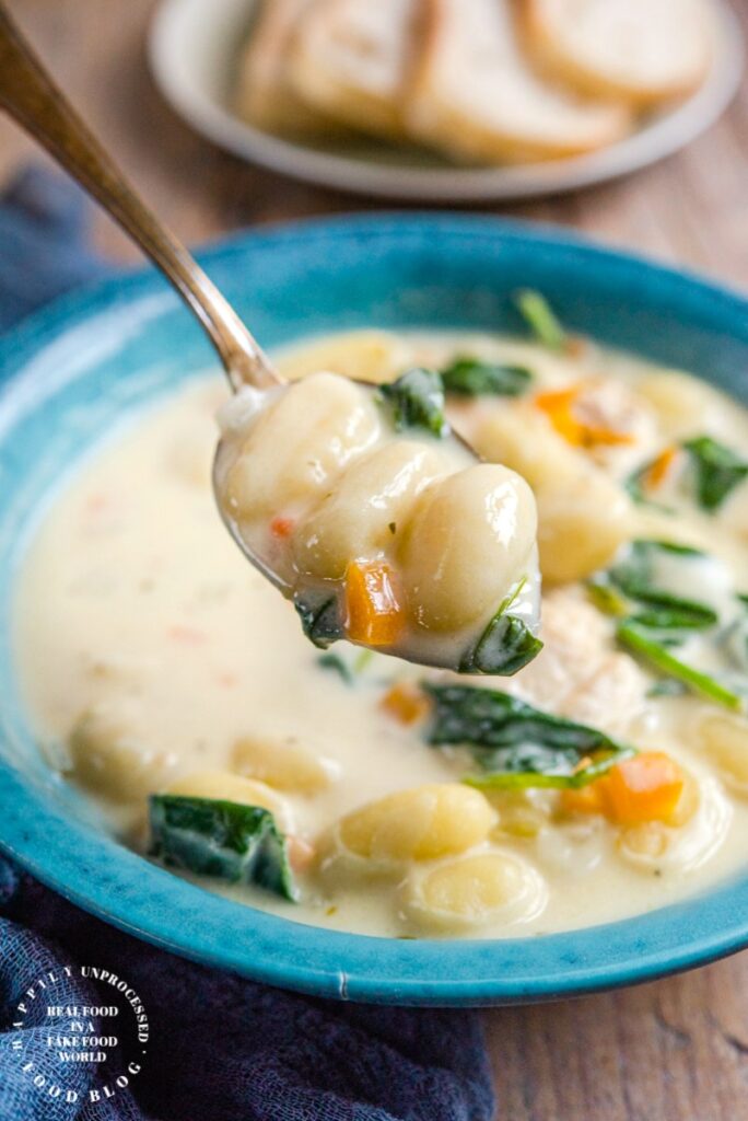 CREAMY CHICKEN AND GNOCCHI SOUP - This Olive Garden copycat soup is every bit as delicious as you think #soup #gnocchi #olivegarden #copycat #creamy #winter #happilyunprocessed