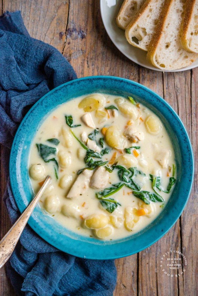 CREAMY CHICKEN AND GNOCCHI SOUP - This Olive Garden copycat soup is every bit as delicious as you think #soup #gnocchi #olivegarden #copycat #creamy #winter #happilyunprocessed