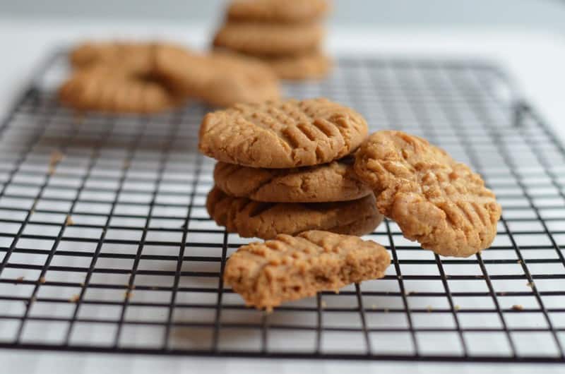 peanutbutter cookiespic.jpg