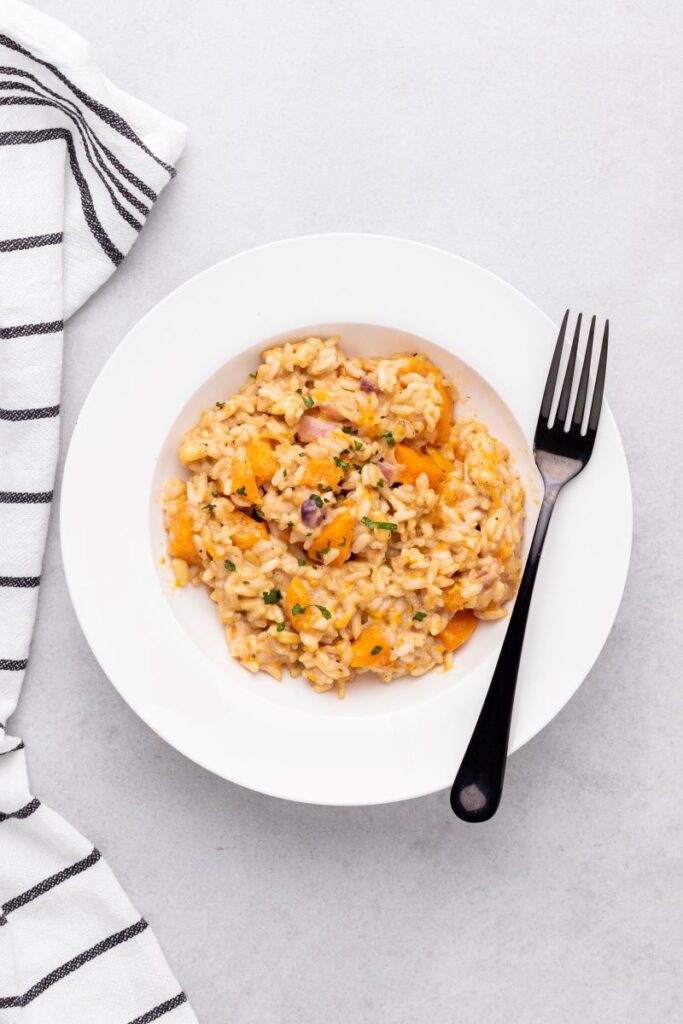 BUTTERNUT SQUASH RISOTTO - Creamy risotto with sweet butternut squash #risotto #squash #butternut #cleaneating #happilyunprocessed