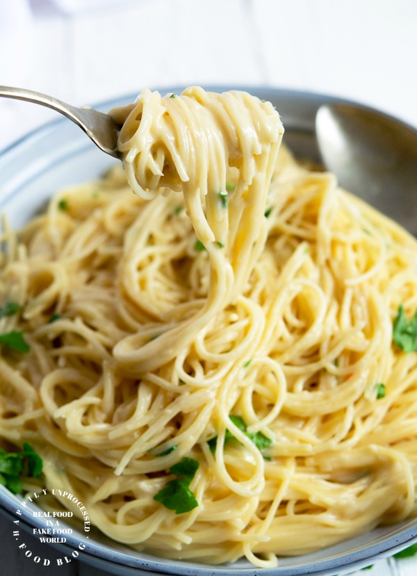bowl of garlic parmesan noodles #noodles #garlic #healthy #sidedish #happilyunprocessed