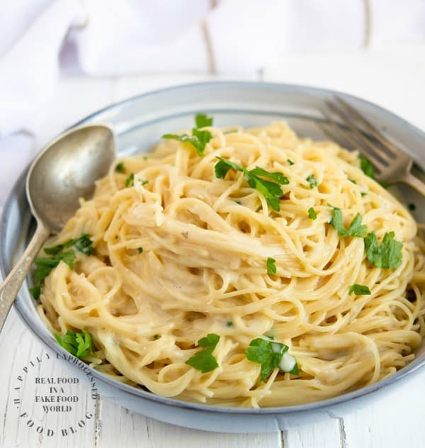 bowl of garlic parmesan noodles #noodles #garlic #healthy #sidedish #happilyunprocessed