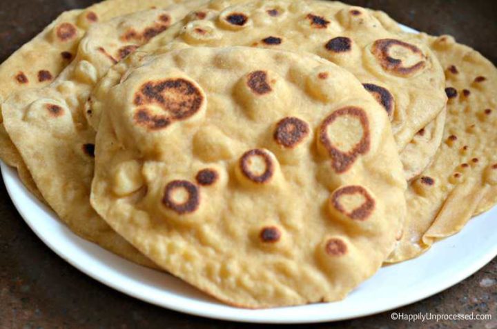 close up 4 pieces naan bread