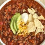 EASY SIMPLE BEEF CHILI - A big bowl of delicious meaty chili does not need to take all weekend #chili #winterrecipes #comfortfood #happilyunprocessed