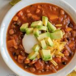 SWEET POTATO and BLACK BEAN CHILI - A delicious vegetarian chili for a fall or winter day #sweetpotato #beans #chili #fall #cleaneating #happilyunprocessed