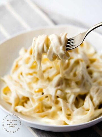 HOMEMADE ALFREDO SAUCE - only 4 ingredients are needed to make this classic Italian rich creamy sauce #alfredo #sauce #happilyunprocessed