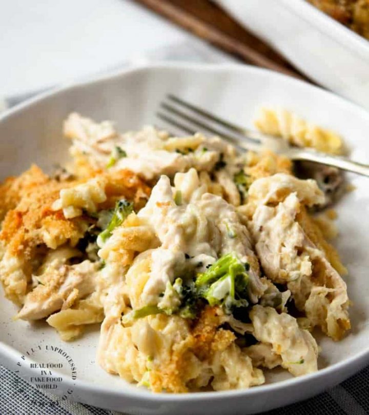 TURKEY TETRAZZINI - leftover turkey is transformed in this hearty comforting homemade casserole #turkey #thanksgiving #casserole #happilyunprocessed