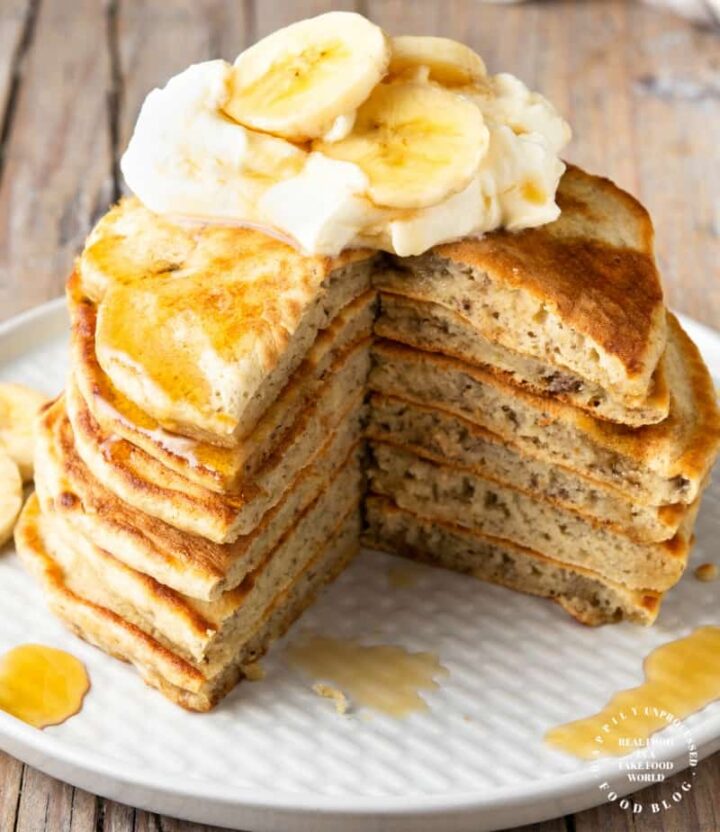 4 Ingredient Banana Pancakes - get a healthy start to the day with these banana pancakes #banana #pancakes #breakfast #healthy #happilyunprocessed