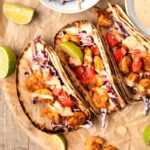 BLACKENED SPICY SHRIMP TACOS W/ SLAW AND SRIRACHA SAUCE - a healthy twist to Taco Tuesdays #shrimptacos #healthy #weeknight dinner #happilyunprocessed