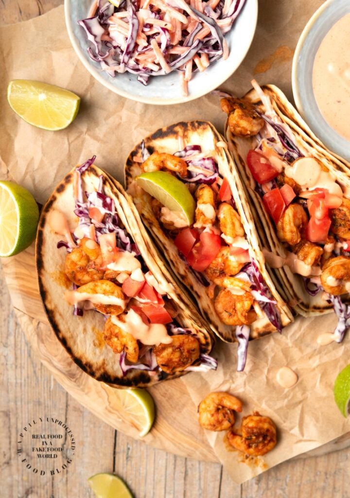 BLACKENED SPICY SHRIMP TACOS W/ SLAW AND SRIRACHA SAUCE - a healthy twist to Taco Tuesdays #shrimptacos #healthy #weeknight dinner #happilyunprocessed