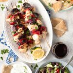 GREEK CHICKEN KEBABS with layered hummus, tzatziki sauce, greek salad #greekplatter #tahini #chickpeas #hummus #healthy #souvlaki #happilyunprocessed