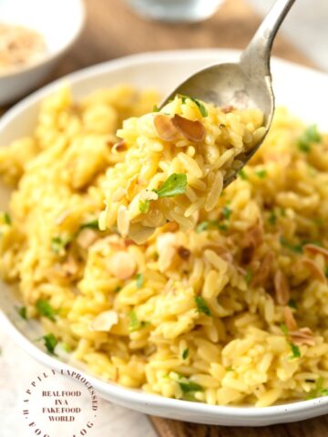 RICE PILAF WITH ORZO AND SLIVERED ALMONDS - No boxed rices! Homemade rice pilaf is the easiest side dish #rice #sidedish #orzo #happilyunprocessed