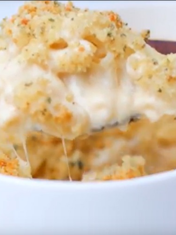 Baked Smoked Gouda Mac and Cheese for 2 - this mac and cheese has been scaled down for 2 - perfect size! #macandcheese