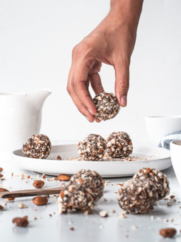 Easy to make energy balls for breakfast #plantbased #whole30 #lowsodium #happilyunprocessed