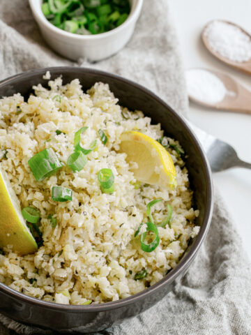 Garlic-and-Herb-Cauliflower-Rice-is-a-healthy-plant-based-gluten-and-dairy-free-side-dish-happilyunprocessed