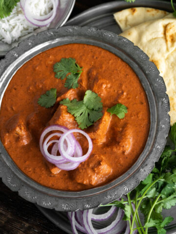 Indian-Butter-Chicken-with-naan-bread-and-rice