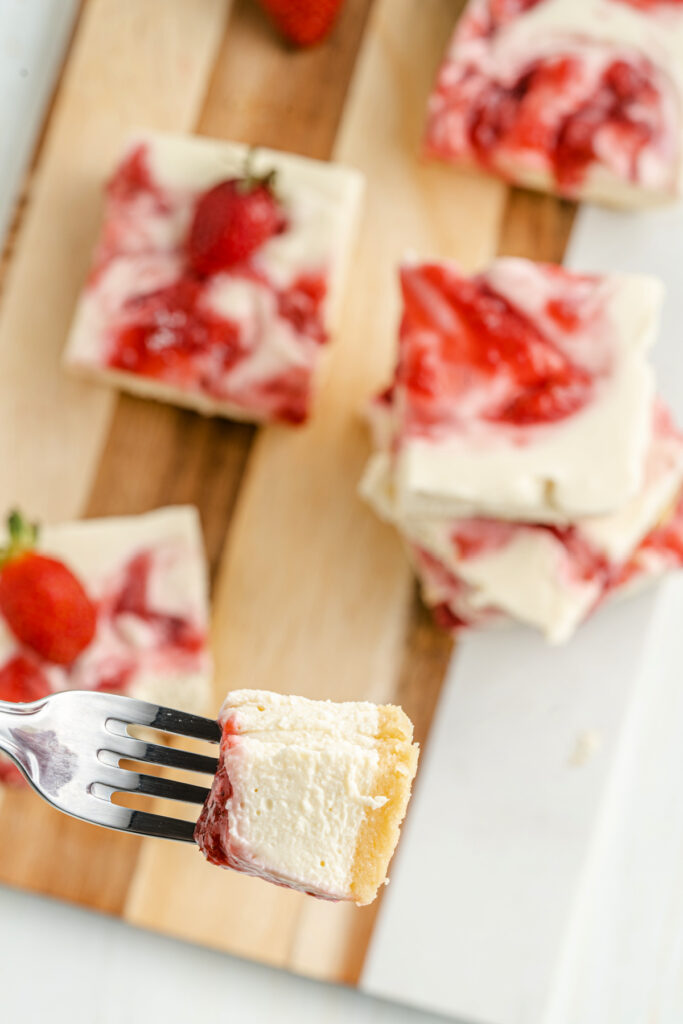 NO BAKE KETO FRIENDLY STRAWBERRY CHEESECAKE BARS