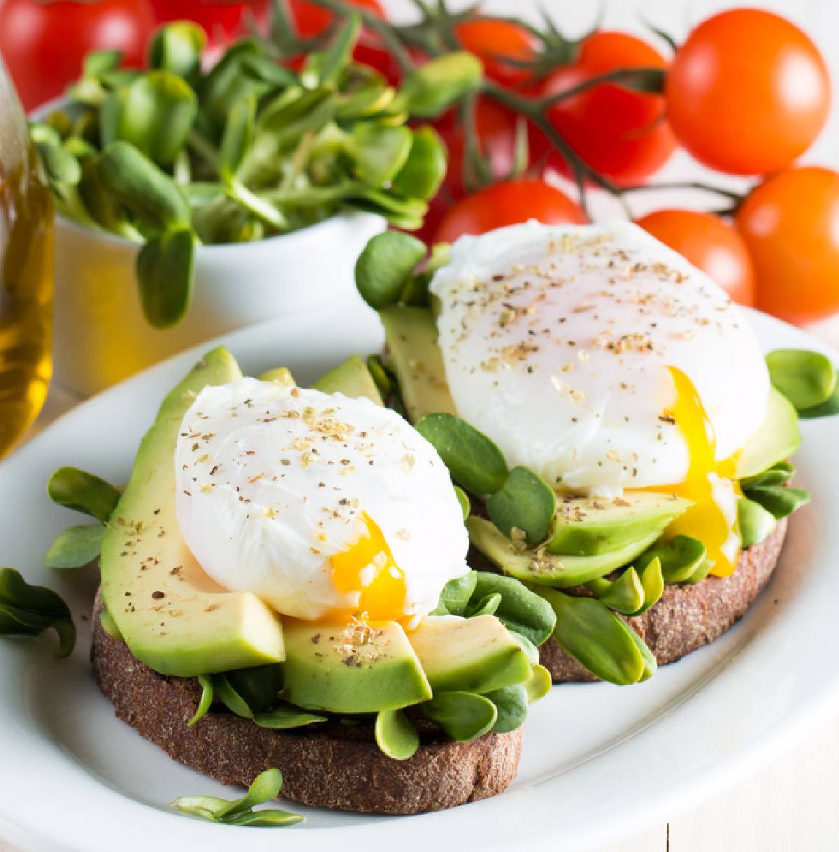 a perfectly poach egg on toast