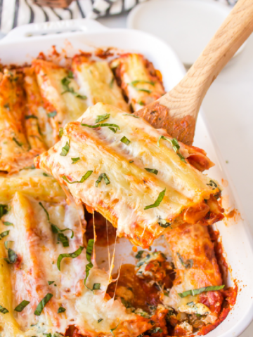baked manicotti with ricotta cheese and spinach filling