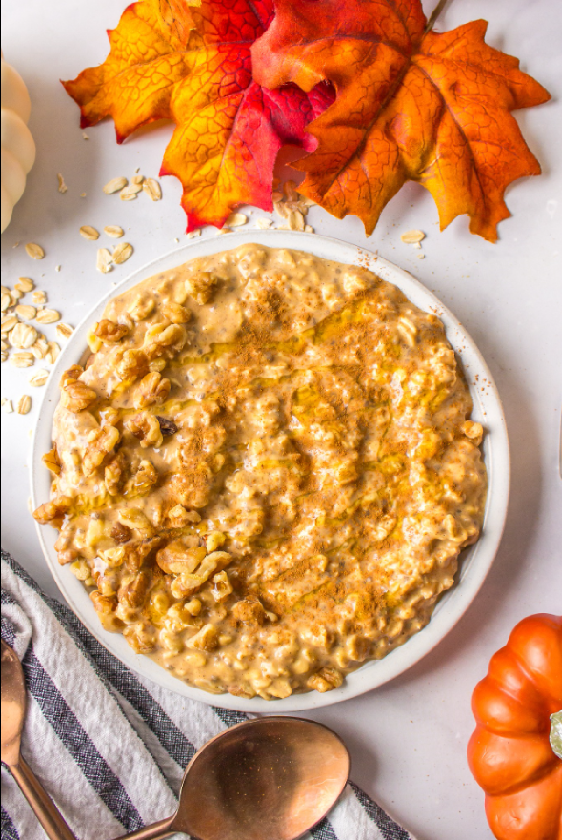 overnight pumpkin oats are soft, chewy, sweet and savory.  the perfect fall breakfast 